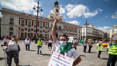 Los jubilados cobran de media un 51% más en las pensiones, según un informe del IAE