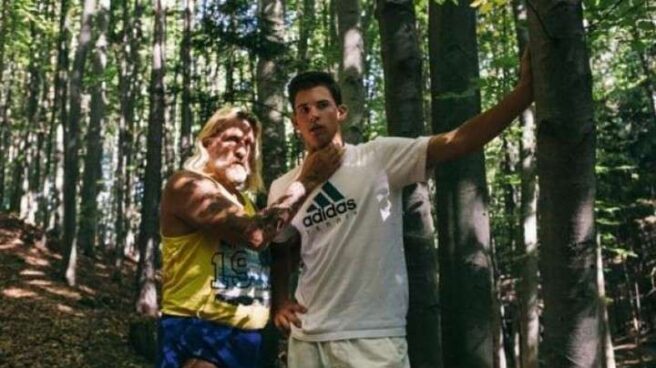 Thiem, con el atleta Sepp Resnik durante los entrenamientos en el bosque