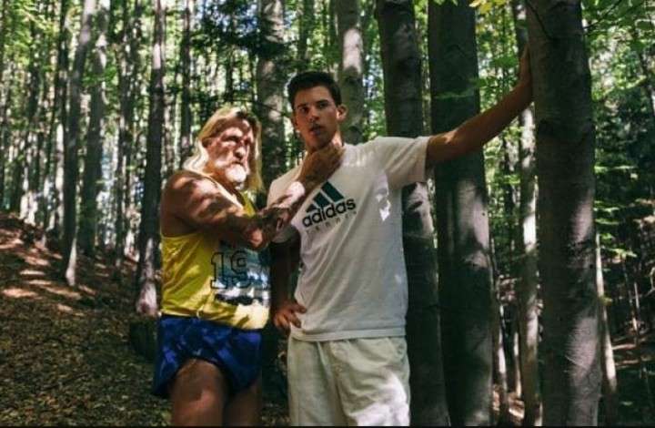 Thiem, con el atleta Sepp Resnik durante los entrenamientos en el bosque