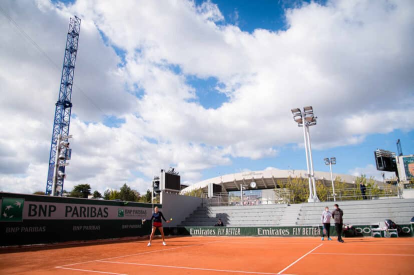 En Roland Garros siempre se mira al cielo antes de jugar: la amenaza de lluvia es constante