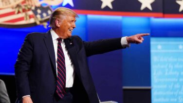 Trump vota en persona y por anticipado en Florida: "Voté por un tipo llamado Trump"