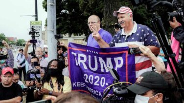 Trump acorta distancias en las encuestas con su llamamiento a la ley y el orden