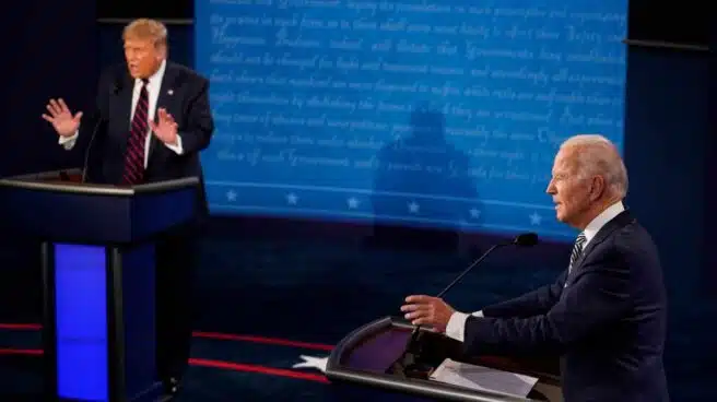 Trump y Biden se enzarzan en una pelea callejera en un primer debate caótico