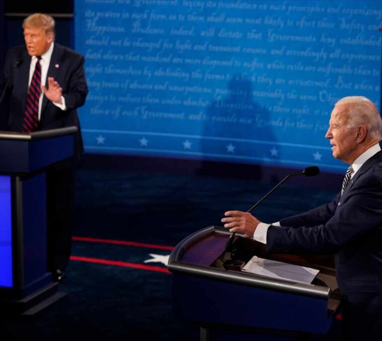 Trump y Biden se enzarzan en una pelea callejera en un primer debate caótico