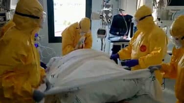 El escalofriante vídeo de un paciente ingresado en la UCI que refleja la realidad de la COVID