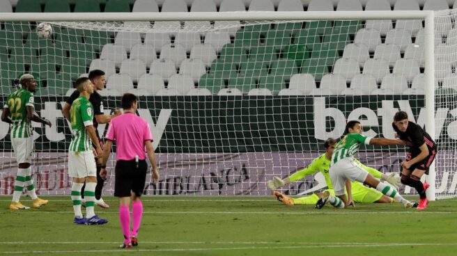 Fede Valverde anota el primer gol del Real Madrid en su partido contra el Betis.