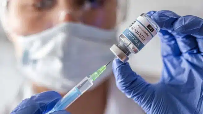 AstraZeneca suspende los ensayos de la vacuna de Oxford que España espera para diciembre