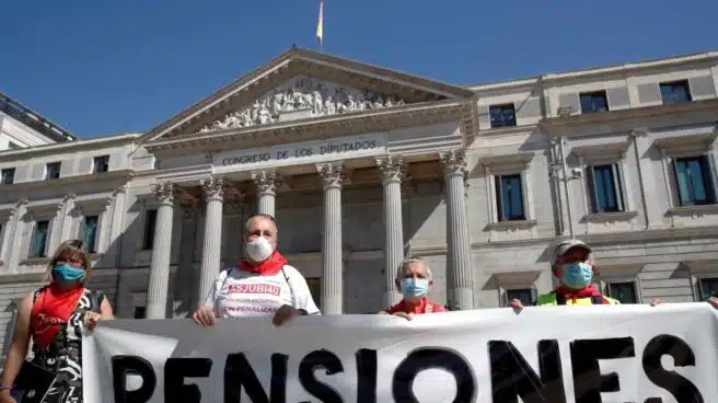 El Gobierno aprovechará la inflación negativa para congelar pensiones y sueldos de funcionarios