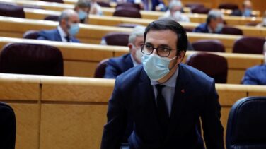 La oposición pide la dimisión de Alberto Garzón por sugerir que Felipe VI trabaja contra el Gobierno