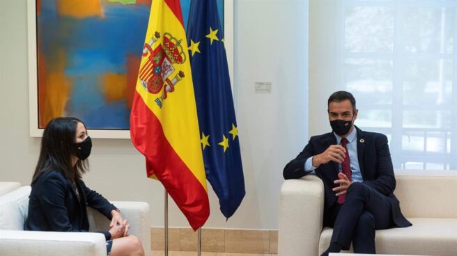 Inés Arrimadas y Pedro Sánchez, reunidos en Moncloa.