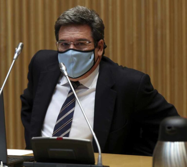 Escrivá pide pasar costes millonarios de la Seguridad Social al Estado para salvar las pensiones