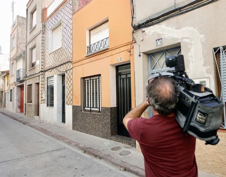 Muere el bebé de 10 meses al que sus padres golpeaban contra los barrotes de la cuna
