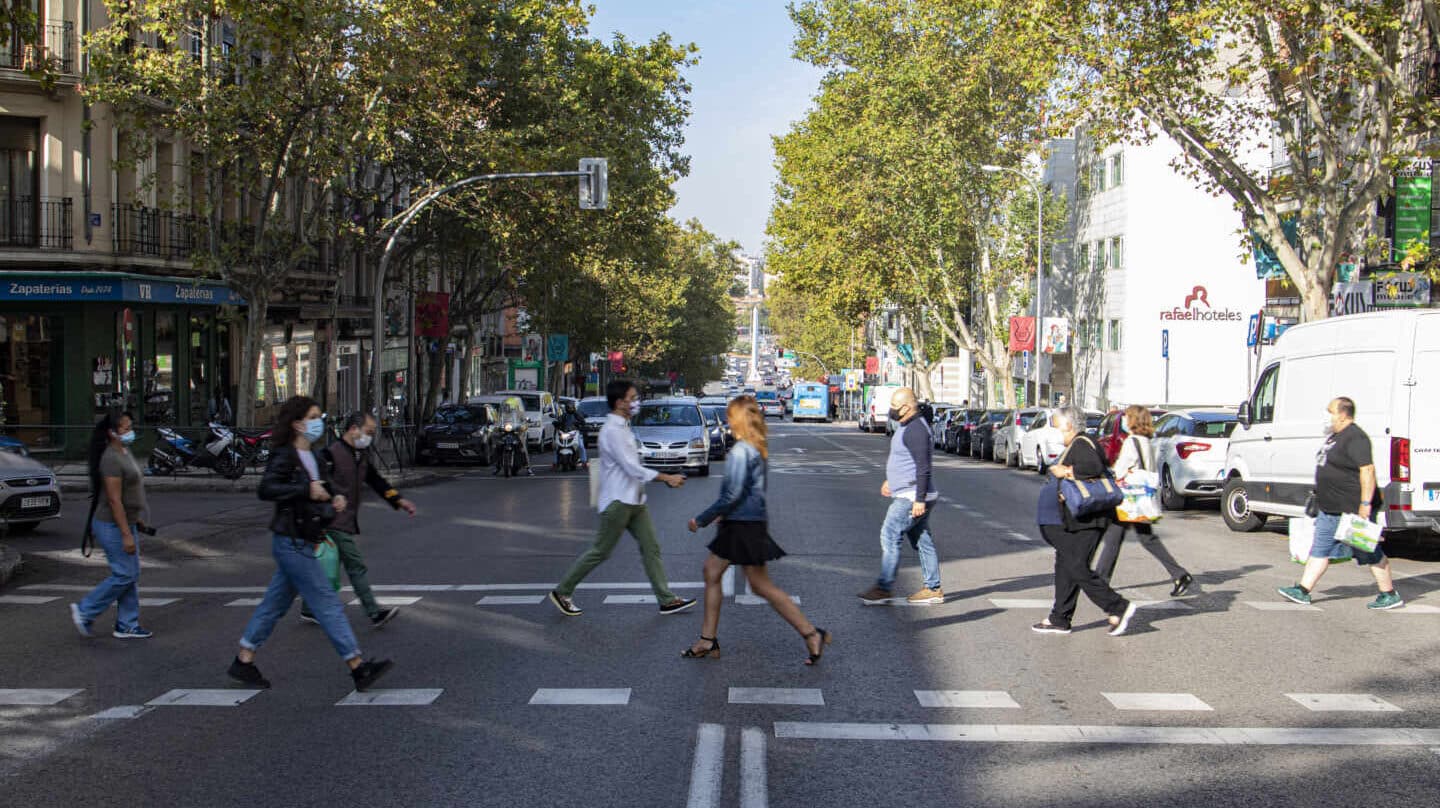 La calle Alcalá marca la divisoria entre una zona con movilidad restringida y otra sin restricciones