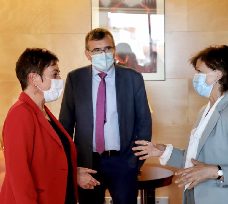 Calvo 'toma la temperatura' a la lealtad de EH Bildu y PNV