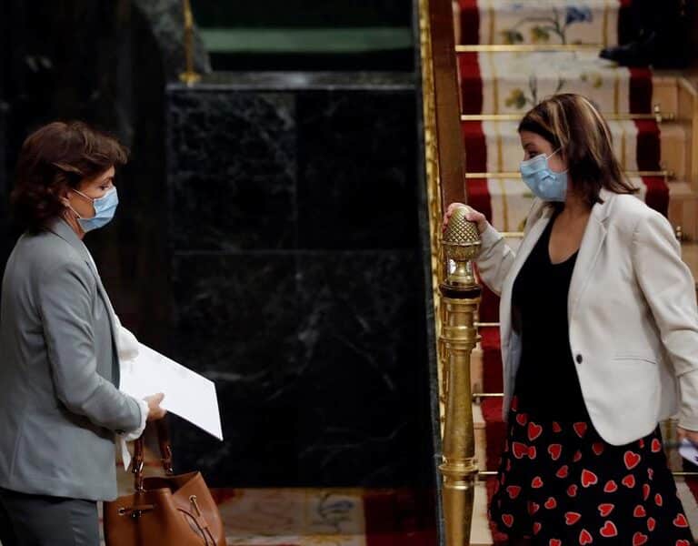 Carmen Calvo dice que la ausencia de Felipe VI en Barcelona es "una decisión bien tomada"