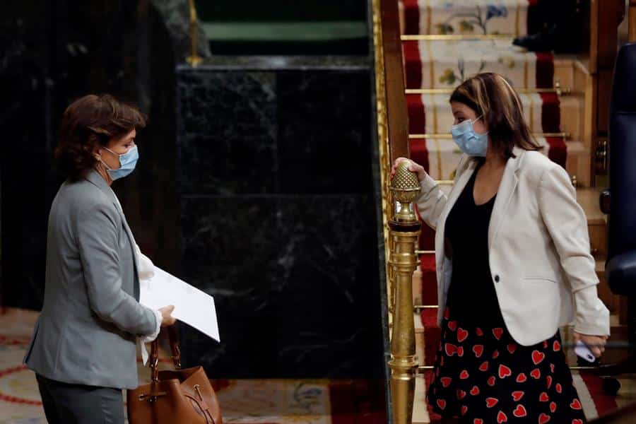 Carmen Calvo y Felipe VI, en el Congreso de los Diputados.