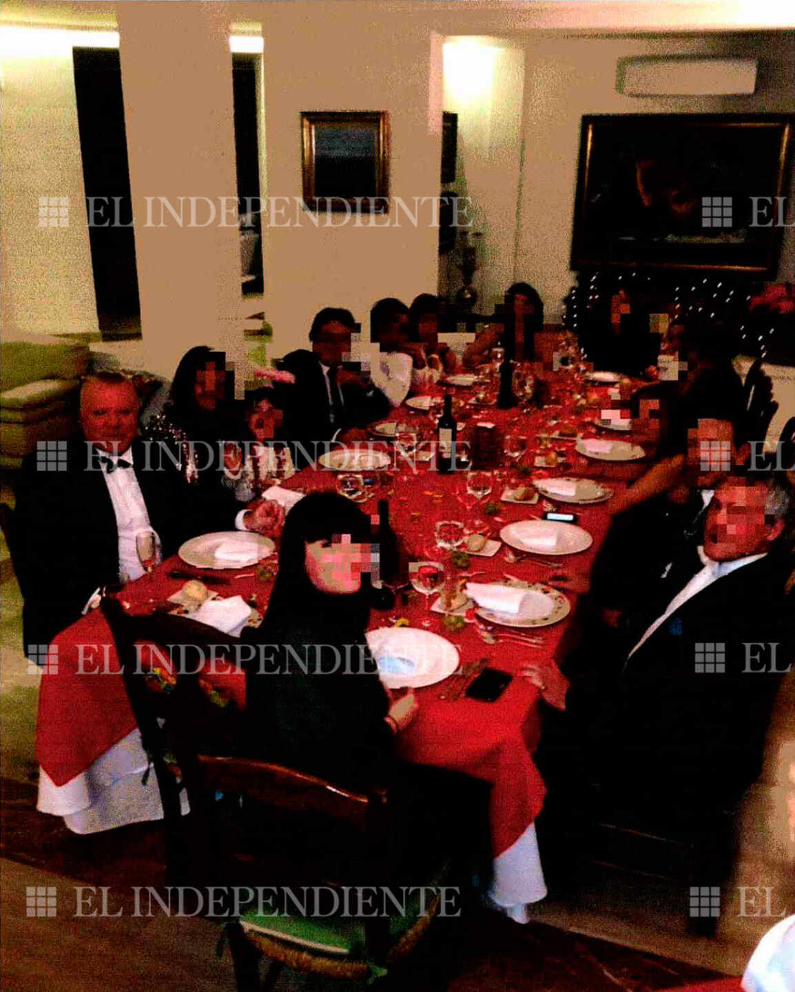 Villarejo, primero por la izquierda, en una cena de Nochevieja en casa de García Cancio.