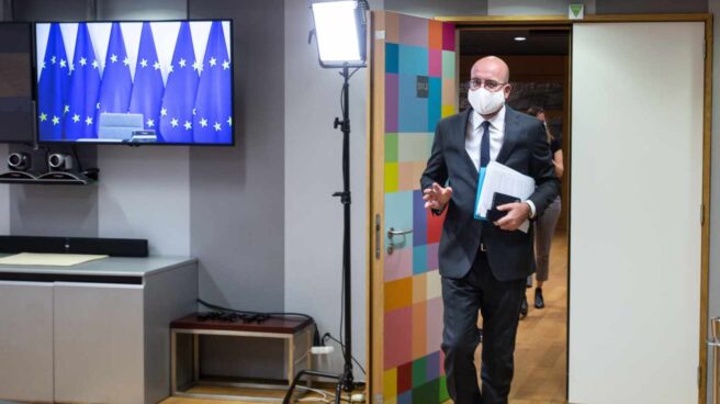 El presidente del Consejo Europeo, Charles Michel, llega a una conferencia con el presidente de Turquía en Bruselas.