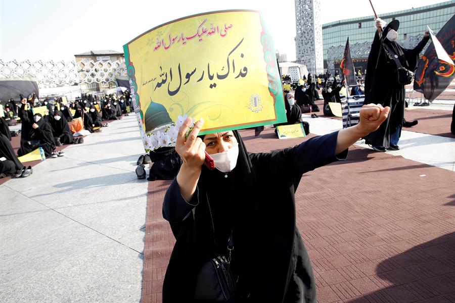 Protestas en Irán contra las nuevas caricaturas de Mahoma en Charlie Hebdo.