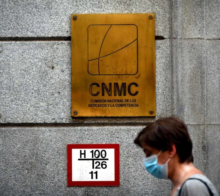 Competencia investiga a Sabadell, Santander y CaixaBank por las condiciones de los créditos ICO