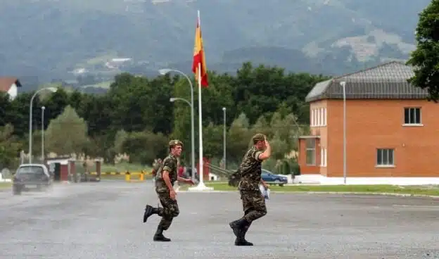 60 militares de un cuartel de Bizkaia permanecen en cuarentena tras registrar seis positivos