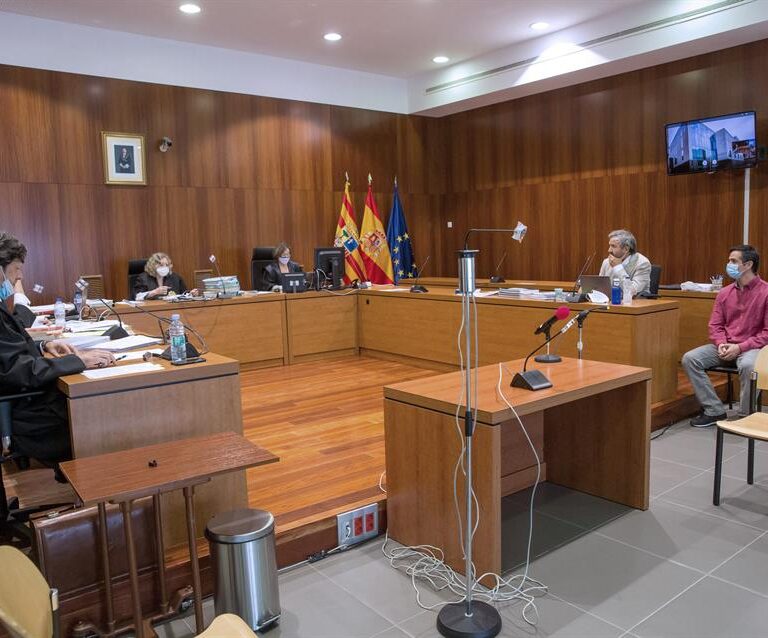 Expulsan a un miembro del jurado en el juicio del crimen de los tirantes