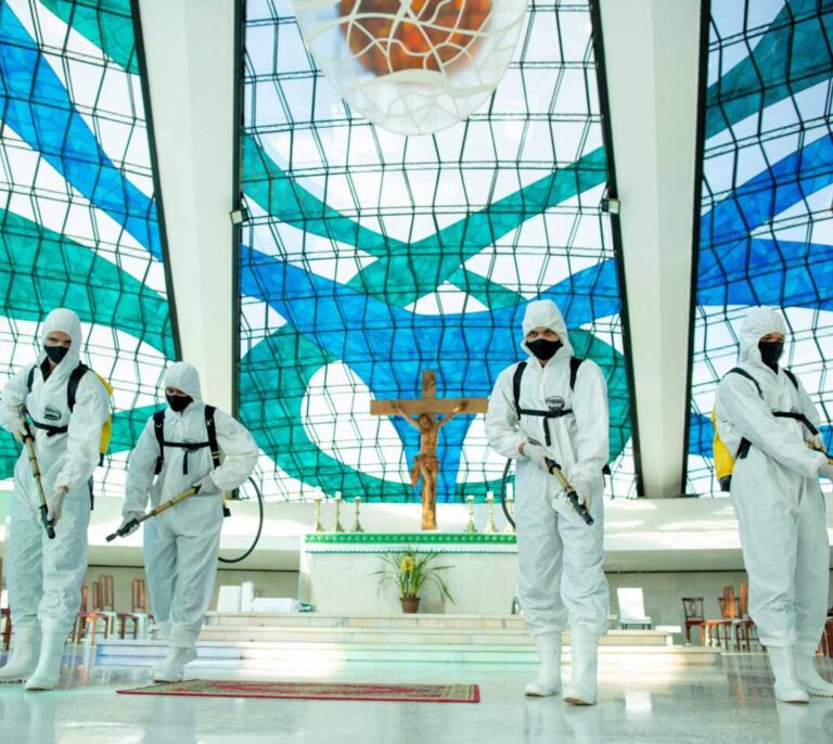 ¿Y si nos estamos protegiendo mal del coronavirus? Así es la teoría de la transmisión aérea de la Covid-19