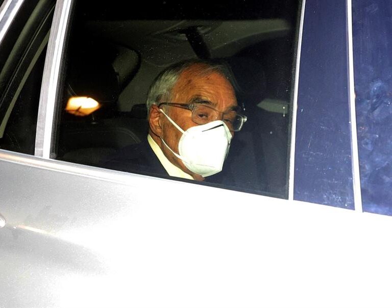 Una jueza argentina procesa al exministro Martín Villa por homicidio y torturas durante el franquismo