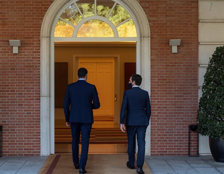 El Gobierno tacha de "anecdóticos" los acuerdos tras la reunión de Casado y Sánchez