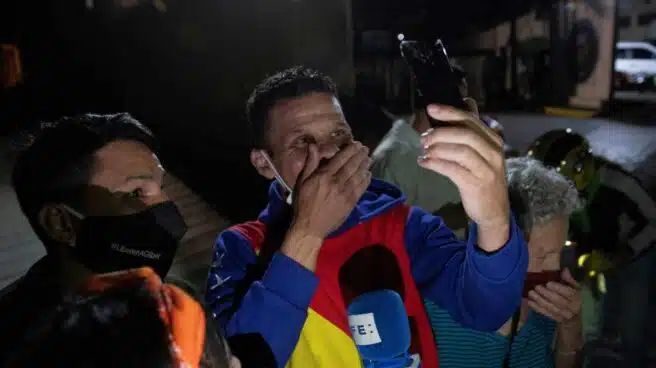 Maduro indulta a 110 presos, entre ellos 50 políticos, para blanquear sus elecciones