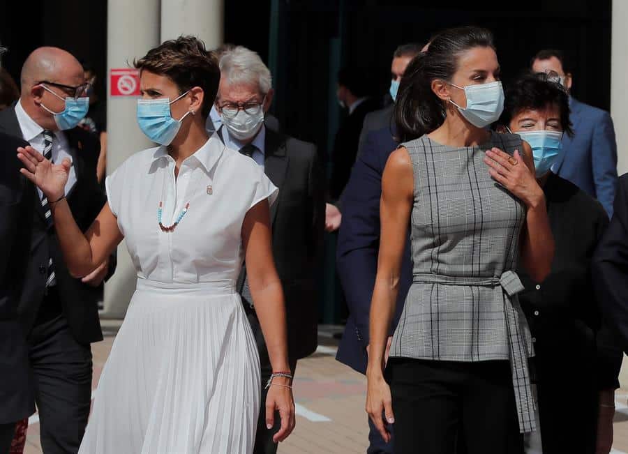 La presidenta de Navarra, María Chivite, junto a la Reina Letizia, durante un acto oficial.