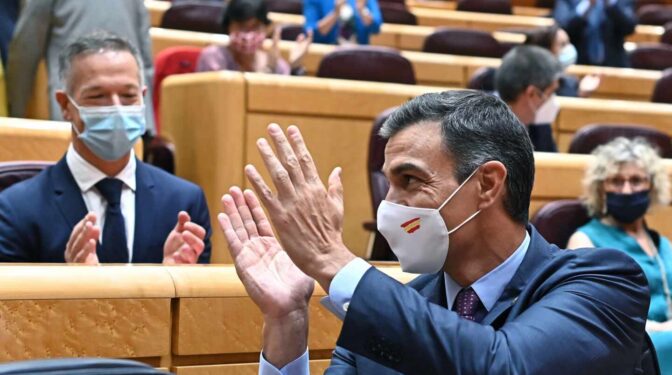 Sánchez agradece poder "sacar al país adelante" tras aprobar los PGE 