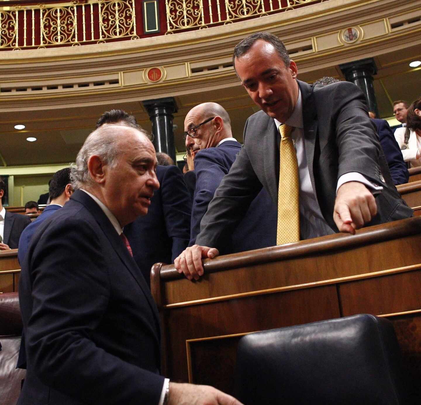 Jorge Fernández Díaz y Francisco Martínez, en el Congreso de los Diputados.