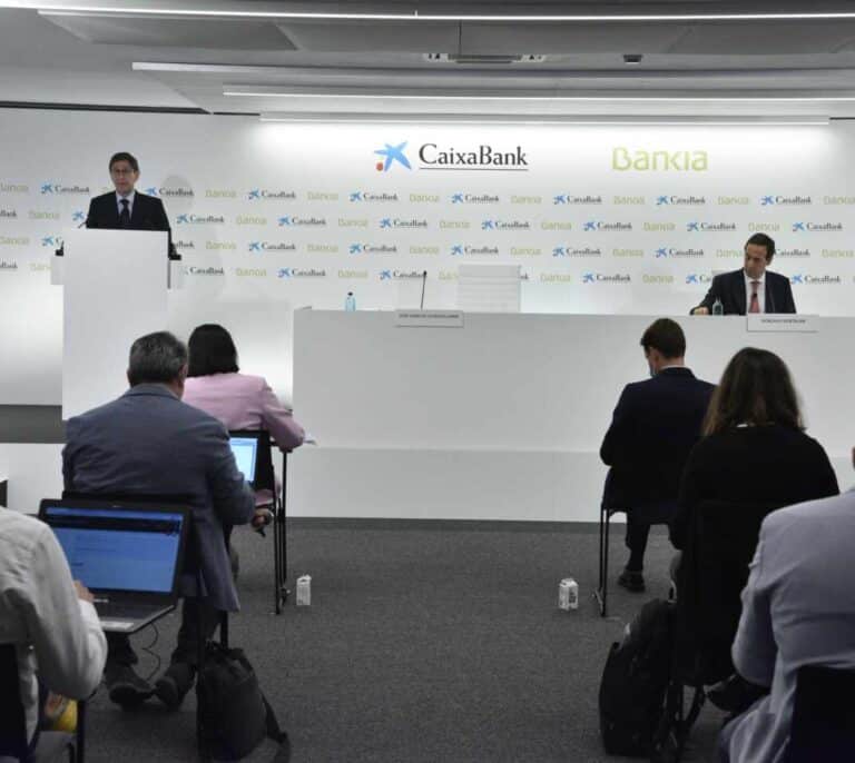 ¿Cómo afectará a los clientes de CaixaBank y Bankia la fusión?