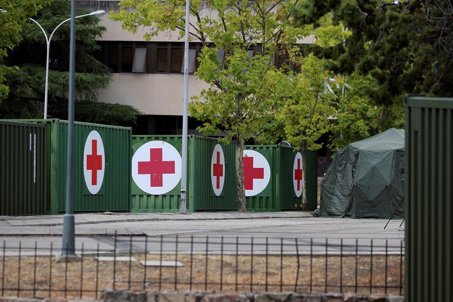 Hospital de campaña en el aparcamiento del Hospital Gómez Ulla de Madrid.