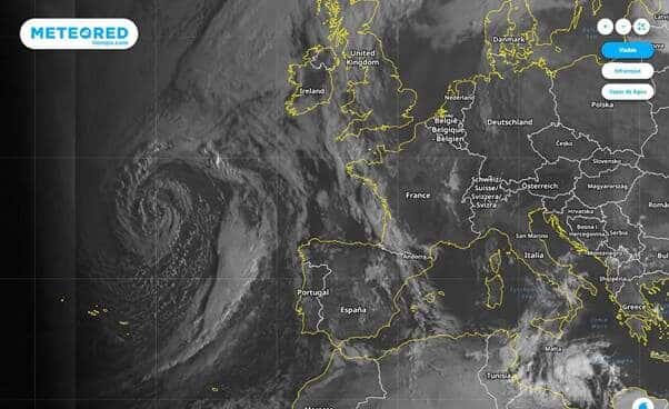 Vista de satélite de la borrasca esta mañana, al noroeste de la Península Ibérica.