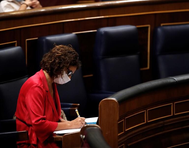 El Congreso tumba el decreto del Gobierno para usar los ahorros de los ayuntamientos