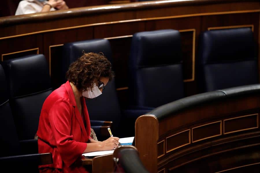 La ministra de Hacienda, María Jesús Montero, en el Congreso de los Diputados.