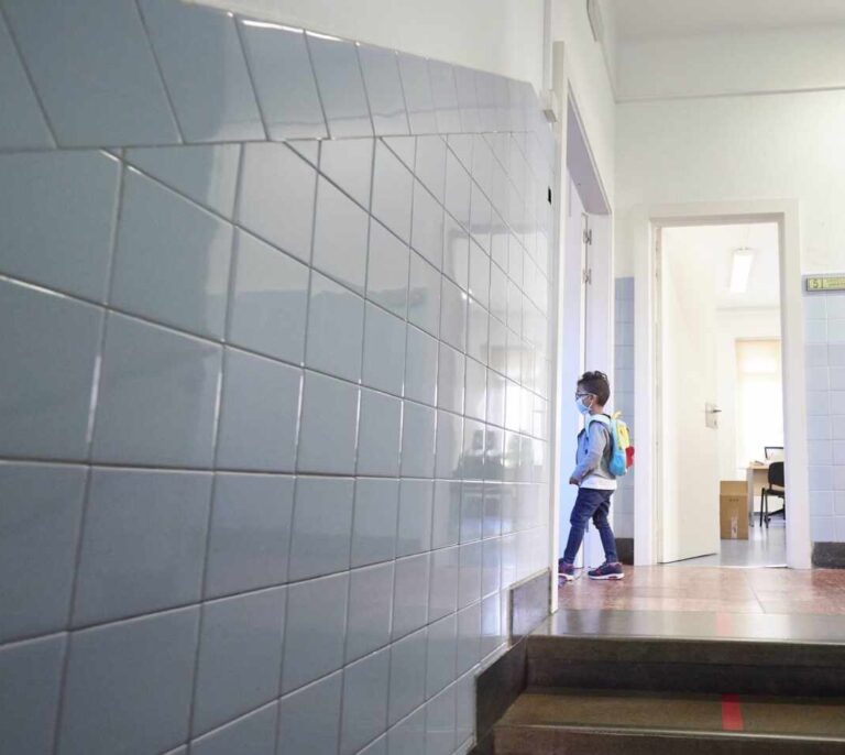 Las razones de un padre para no llevar a sus hijos al cole: "Prefiero un problema con la Administración a un familiar en la UCI"