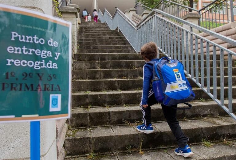 Educación facilita el acceso a los profesores "de manera excepcional": no hará falta el máster para trabajar