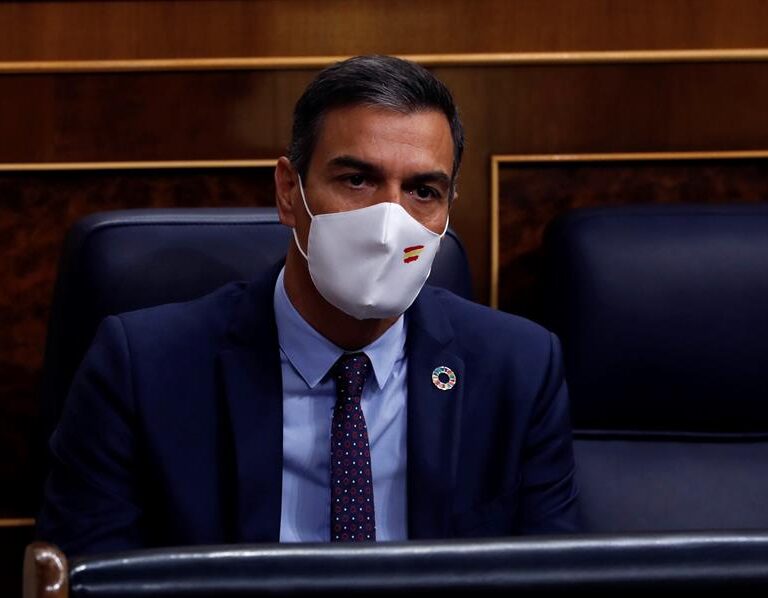 Sánchez negocia mejor con lametones