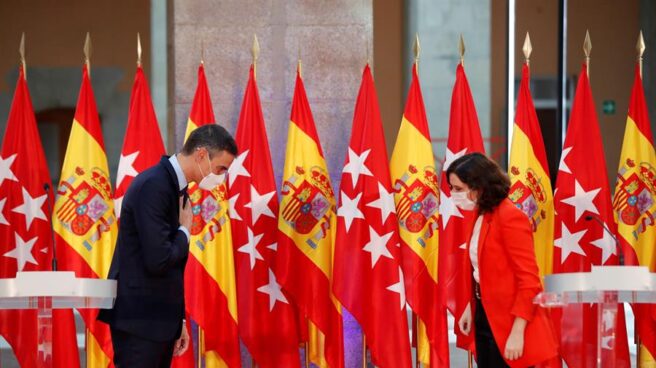 Pedro Sánchez e Isabel Díaz Ayuso, durante su comparecencia.