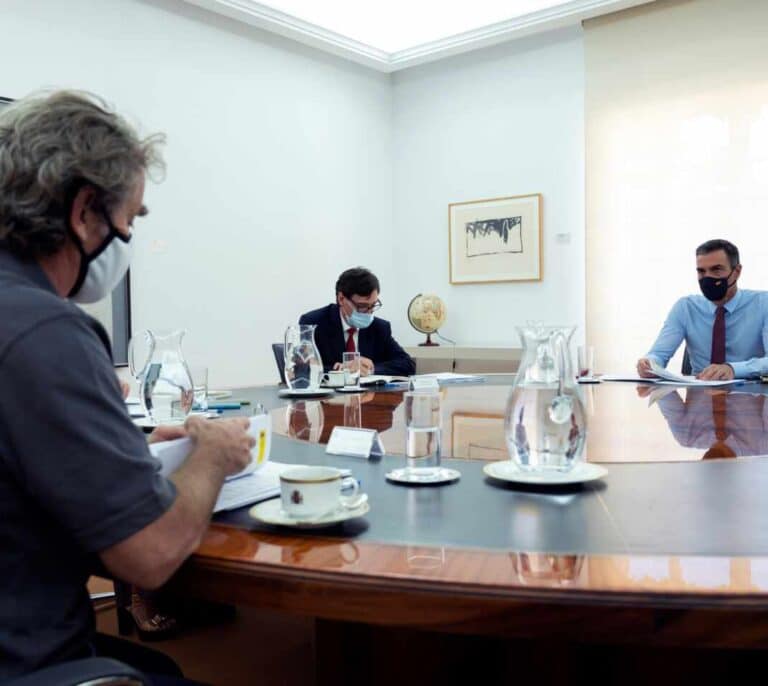 Sánchez huye con zapatones