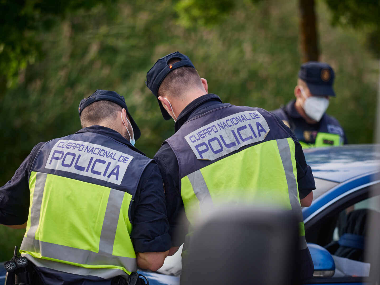 Policías nacionales, en labores de control durante el estado de alarma.