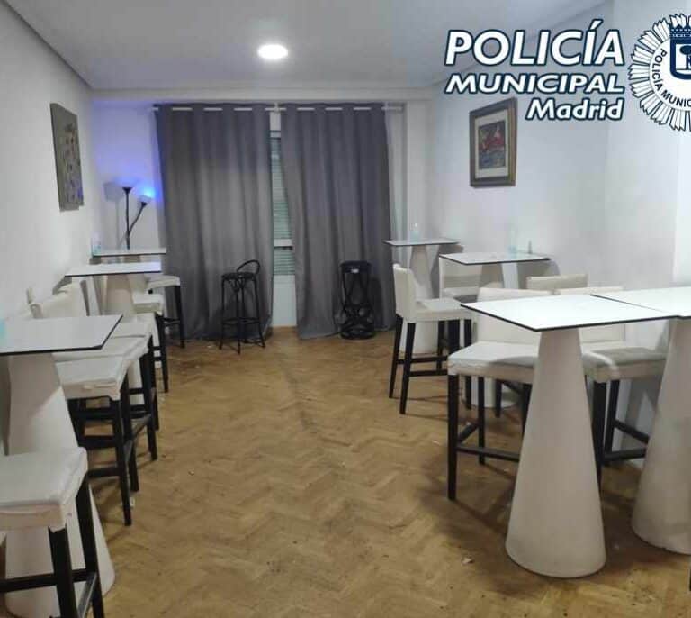La policía desaloja un burdel clandestino con 75 personas sin mascarillas en Madrid