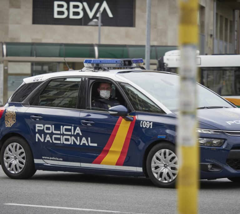 Detenido un hombre tras agredir a cuatro agentes y provocar a uno una brecha en la cabeza