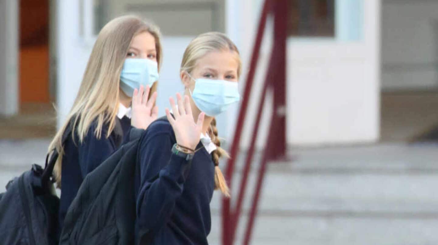 La princesa Leonor y la infanta Sofía, en su primer día de clase este año.