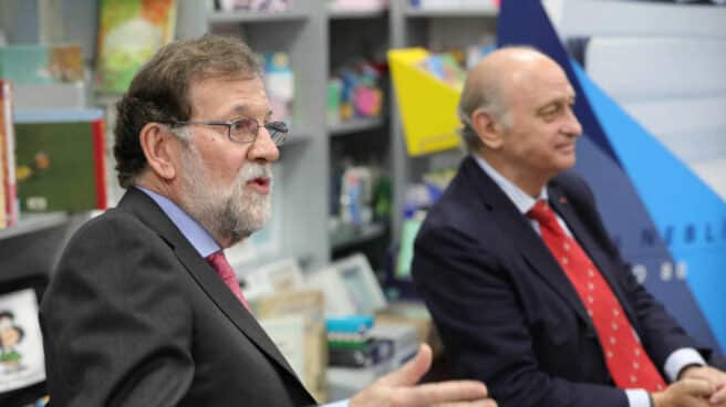 Mariano Rajoy y Fernández Díaz, en la presentación del libro de memorias de éste en 2019.