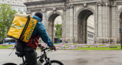 Glovo, Deliveroo y Uber Eats se ahorran 72 millones al año por no dar de alta a los 'riders'