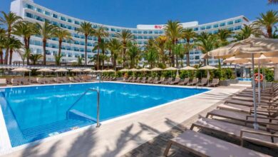 Riu cierra esta semana más de la mitad de los hoteles en España por falta de clientes